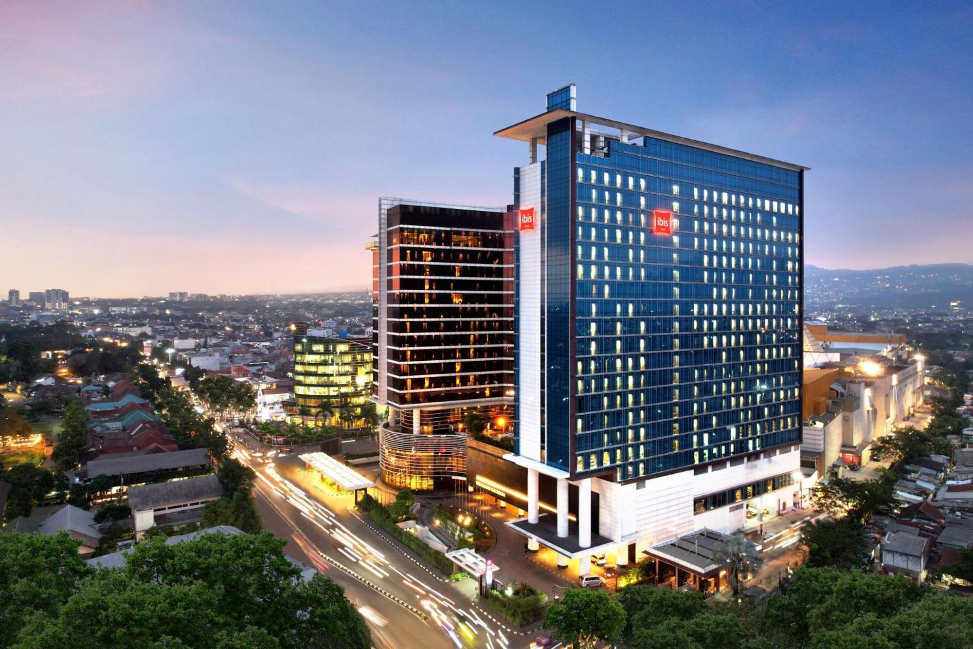 Ibis Bandung Trans Studio Hotel Exterior photo