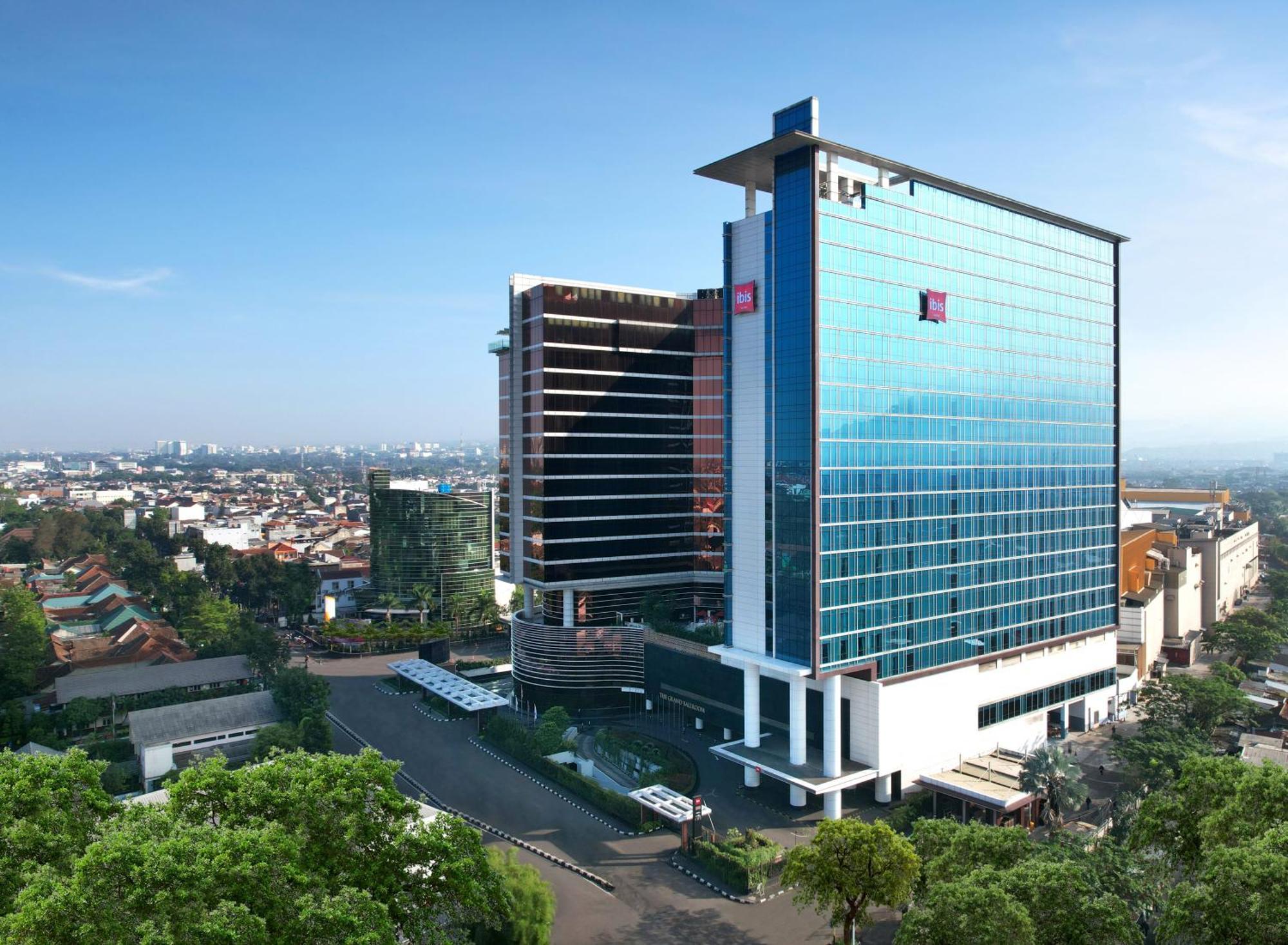 Ibis Bandung Trans Studio Hotel Exterior photo